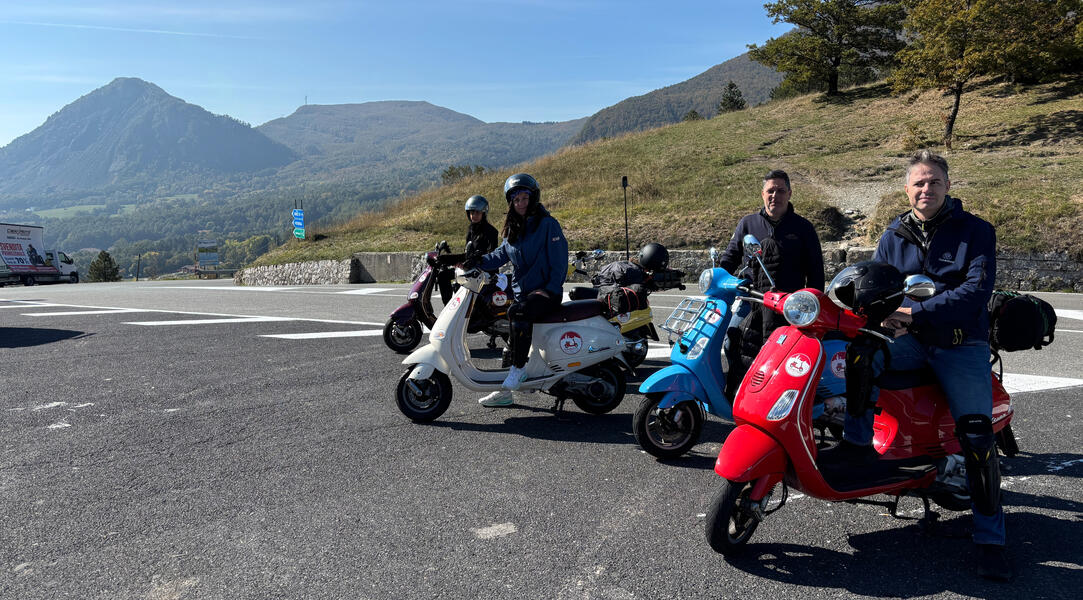 Vespa-túra az Appenninek festői hegyi útjain, Olaszországban Vespa-túra az Appenninek festői hegyi útjain, Olaszországban