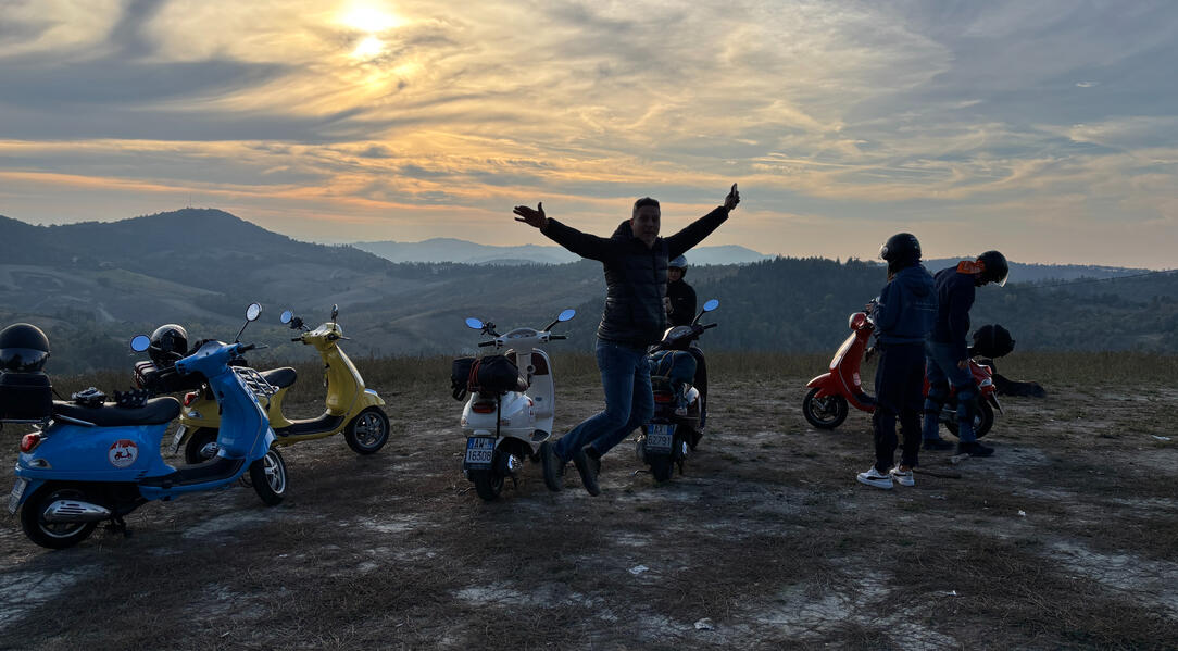 Első napunk – megérkeztünk az olasz dombok közé! 🛵